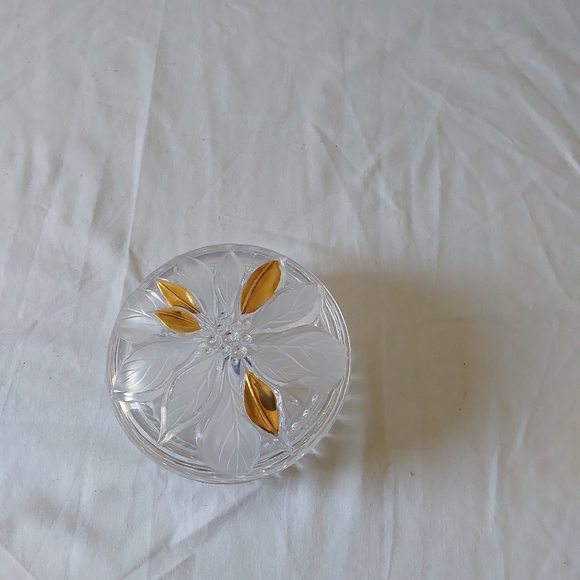 Gilded Poinsettia Crystal Candy Dish/Powder Box - Picture 7 of 16